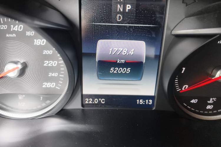 Used Mercedes-Benz GLC 2019 GLC 300 L 4MATIC Dynamic Model Odometer Close Up