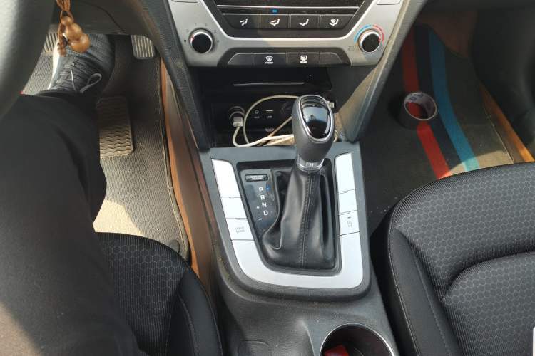 Used Hyundai Elantra (6th Generation / Lingdong) 2016 1.6L Automatic ZhiXuan – Elite Version Gear Lever