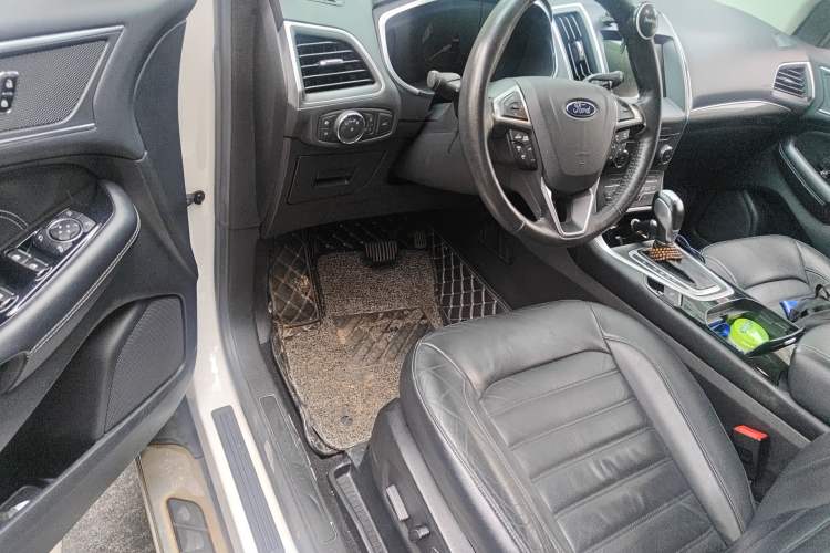 Used Ford Edge 2016 EcoBoost 245 Two-Wheel-Drive Titanium 7-Seater
