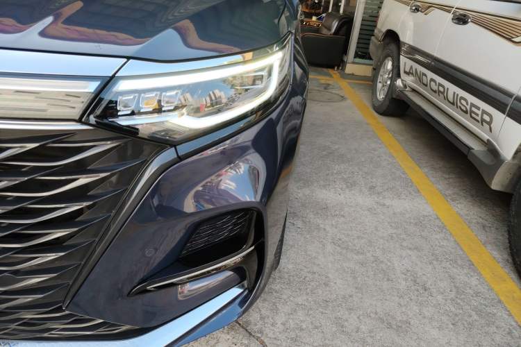 Used Roewe iMAX8 2022 400TGI Prestige Edition
