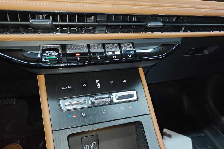 Used Lincoln Corsair 2024 1.5T Two-Wheel-Drive Mulan Special Hybrid Version Gear Lever