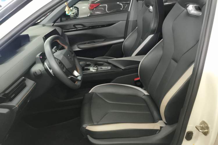 Used CHANGAN UNI-V 2023 1.5T Prestige Model
