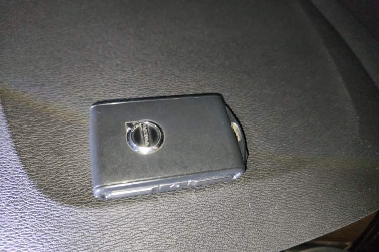 Used Volvo S90 New Energy 2023 T8 Plug-in Hybrid All-Wheel Drive Long-Range Zhiyi Luxury Edition Vehicle Key