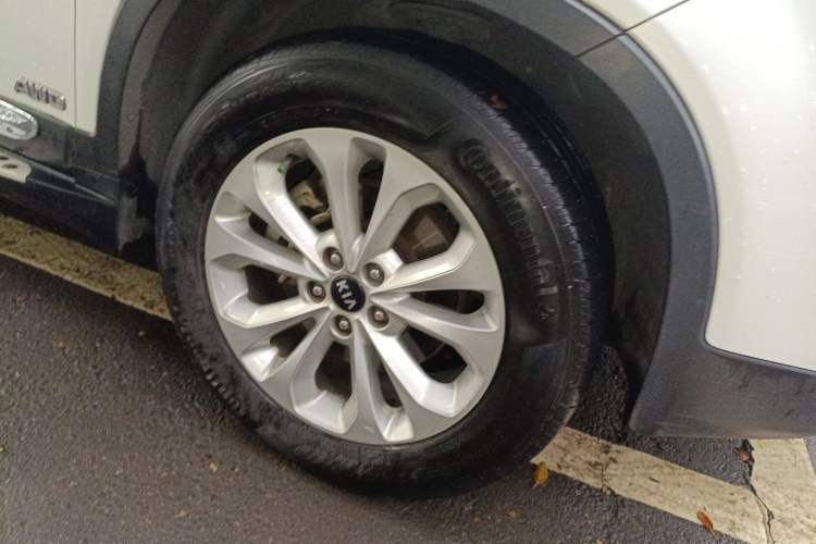 Used Kia Sorento 2013 2.4L 7-Seater Gasoline Luxury Version China IV Standard Right Front Wheel Hub