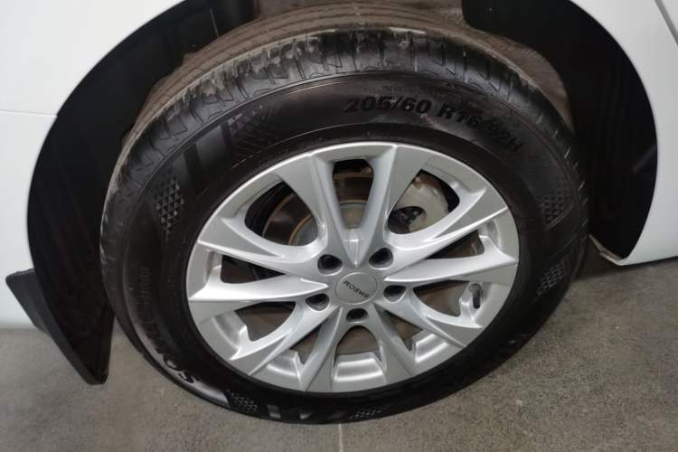 Used Roewe i5 2026 Model 1.5L Manual Comfort Version
