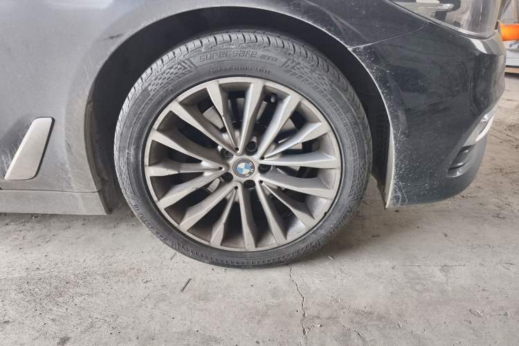 Used BMW 5 Series 2018 525Li Luxury Package Right Front Wheel Hub