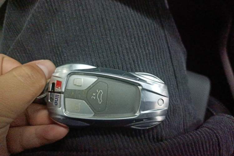 Used Audi A4L 2024 40 TFSI Fashion Dynamic Model Vehicle Key