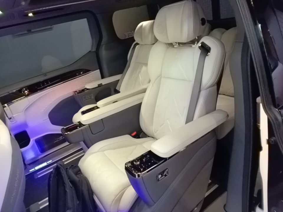 Zeekr 009 2024 Six-Seat Executive Version 4WD 108 kWh — снимка 20