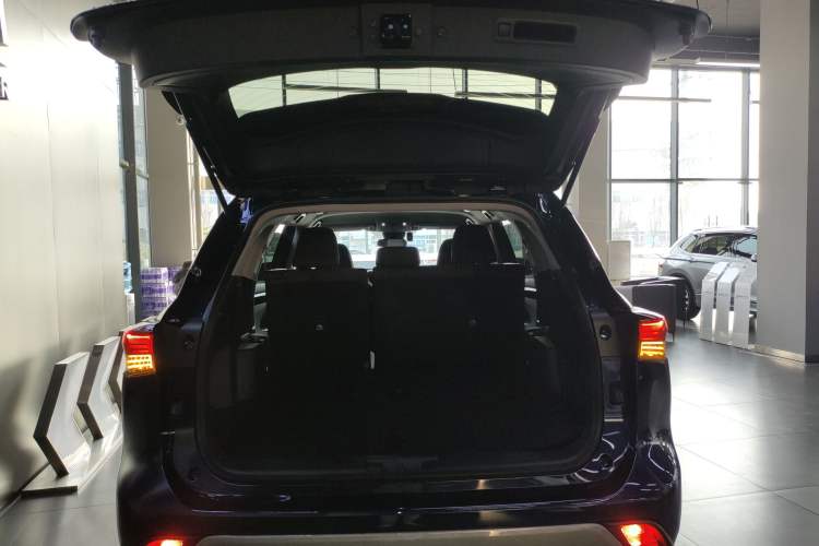 Used Toyota Highlander 2024 2.5L Smart Electric Hybrid Dual-Motor Two-Wheel-Drive Elite Edition 5 Seats