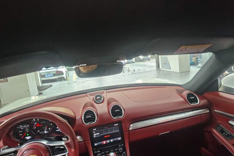 Used Porsche 718 2016 Cayman 2.0T
