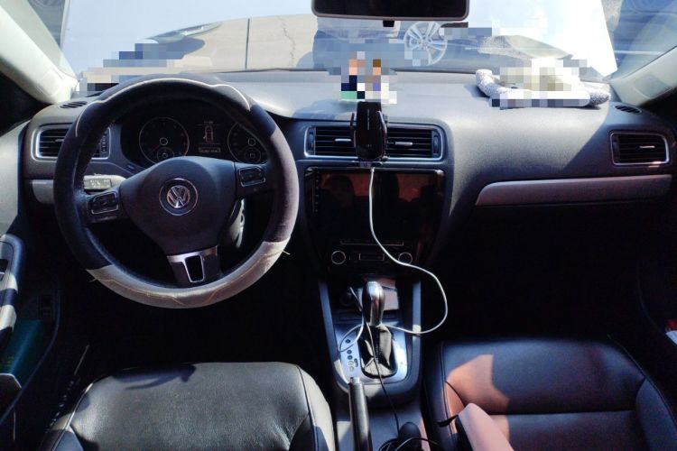 Used Volkswagen Sagitar 2014 Revised Version 1.4TSI Automatic Luxury Edition Center Console