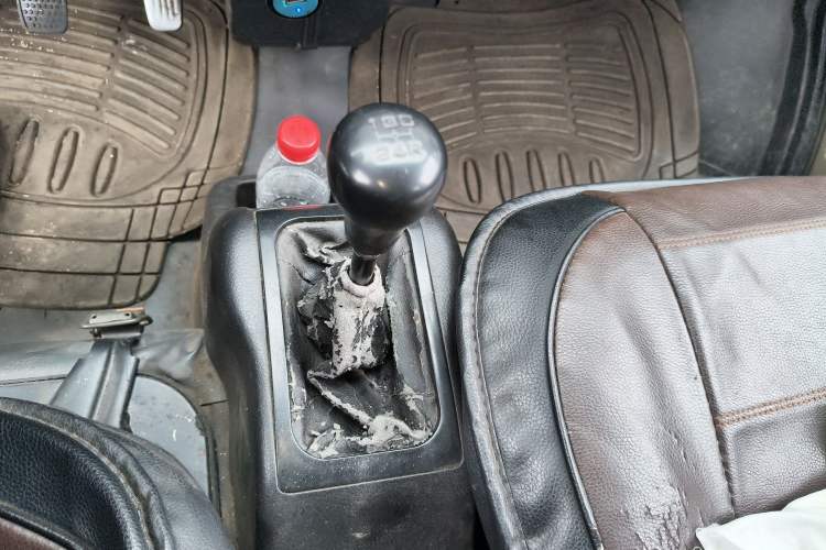 Used Wuling Rongguang 2011 1.2L Base Version
