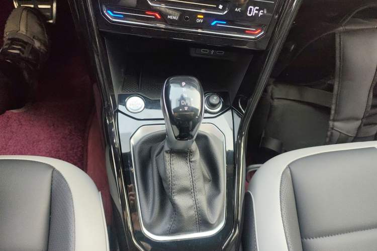 Used Volkswagen T-ROC 2023 300TSI DSG Two-Wheel-Drive Chen Guang Edition