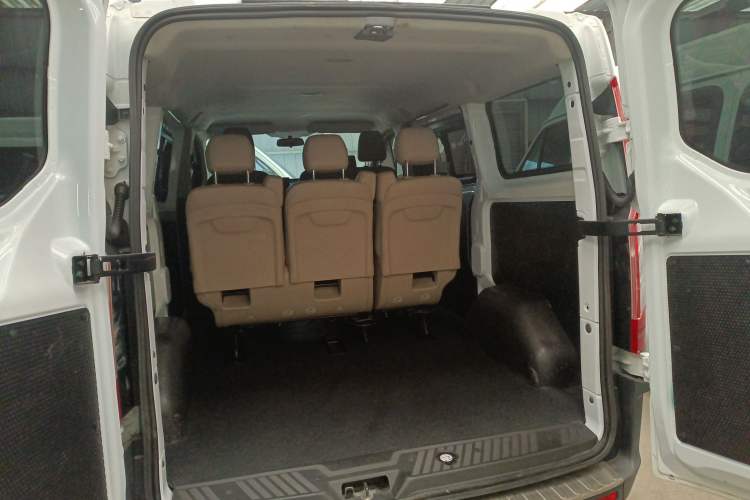 Used Ford Transit 2020 2.0T Diesel Multi-Function Commercial Vehicle Mid-Chassis Low-Roof Design with Dual Rear Doors Meeting China VI Emission Standards
