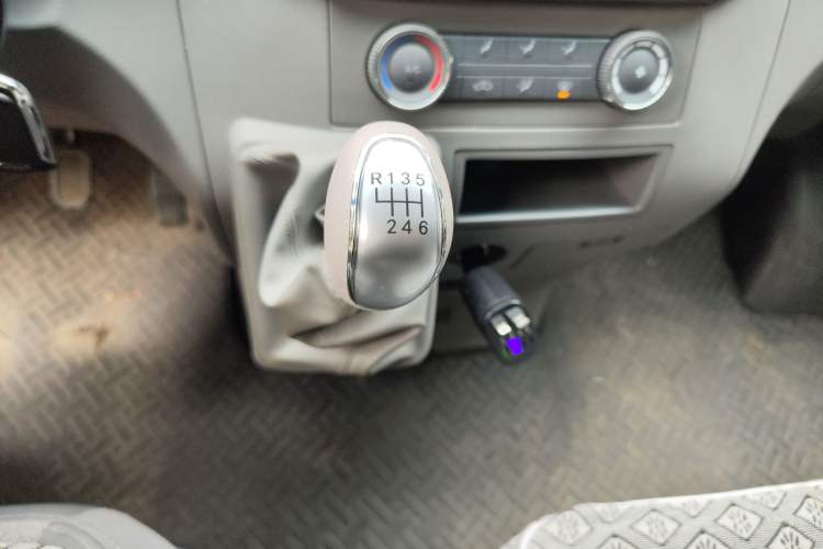 Used JAC Sunray 2024 2.0T Long-Wheelbase Express with Dual Tires High Roof—5/6/7-Seater
