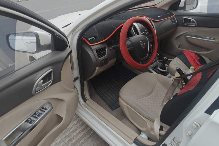 Used Baojun 630 2014 1.5L manual standard version Driver Seat