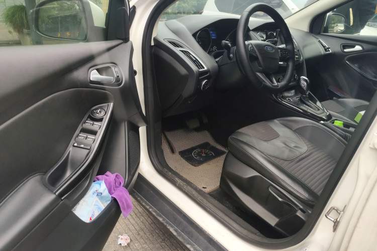 Used Ford Focus 2015 Hatchback EcoBoost 125 Automatic Supreme Style Edition