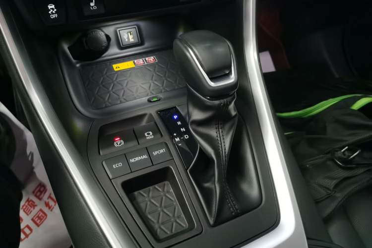 Used Toyota RAV4 2023 2.0L CVT Two-Wheel Drive Fashion Plus Edition Gear Lever