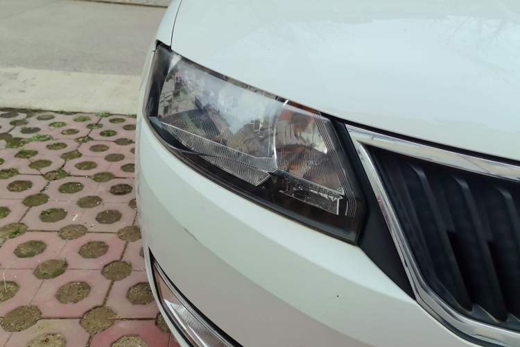 Used Skoda Rapid 2013 1.6L Manual Smart Selection Model