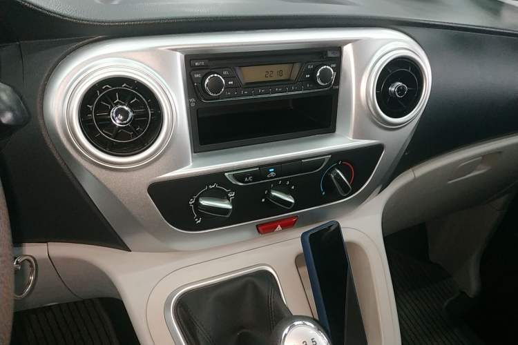 Used JAC Refine M3 2019 Creator Edition 1.8L Luxury Model Audio And AC Panel