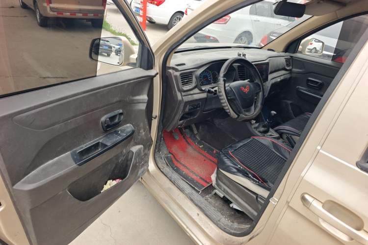 Used Wuling Hongguang V 2022 1.5L Enjoy Edition Hydraulic Power Steering LAR Driver Seat