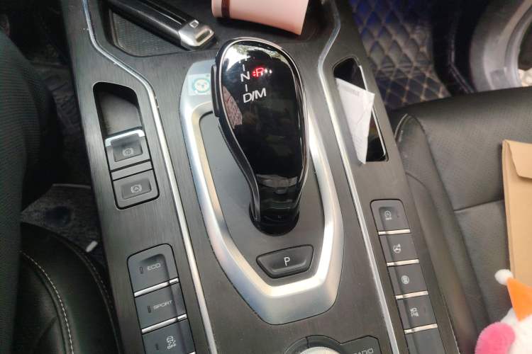 Used Wey VV6 2020 2.0T Two-Wheel Drive Smart Protection+