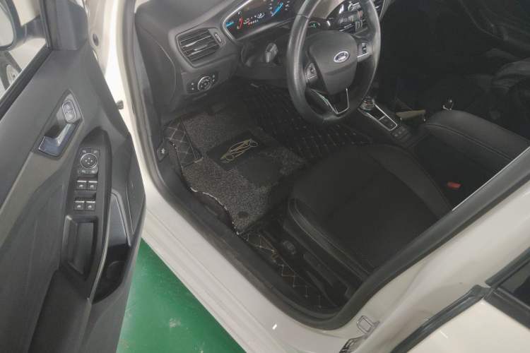 Used Ford Focus 2020 Sedan EcoBoost 180 Automatic Trend Edition Driver Seat