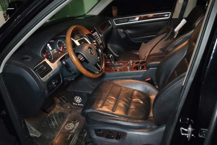 Used Volkswagen Touareg 2011 3.0 TSI Comfort Version Left Front Seat