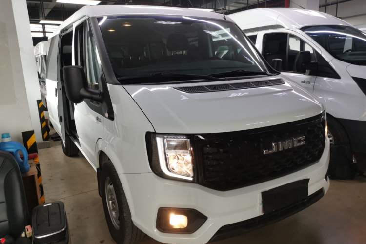 Used JMC Fushun 2022 2.0T Manual Multi-Function Passenger Vehicle Short Wheelbase Low Roof 6-Seater