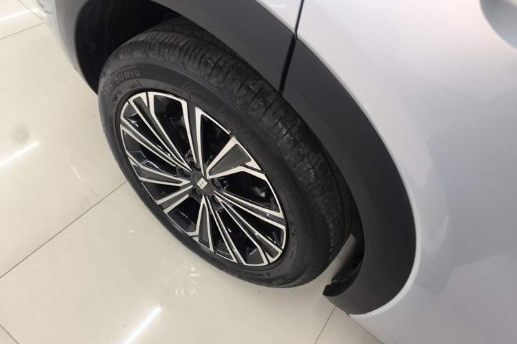 Used Geely Galaxy Xingjian 7 EM-i 2025 120km Flagship Edition Right Rear Wheel Hub