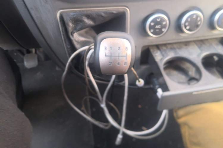 Used SAIC MAXUS Xintu V80 2019 2.5T Classic Edition 6-Speed Manual – Aoyuntong Short Wheelbase Mid-Height Design 5/6 Seats