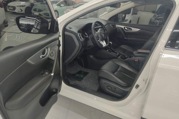 Used Nissan Qashqai 2021 2.0L CVT Luxury Navigation Edition Driver Seat