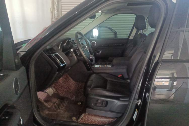 Used Land Rover Discovery 2018 3.0 SC V6 SE Left Front Seat