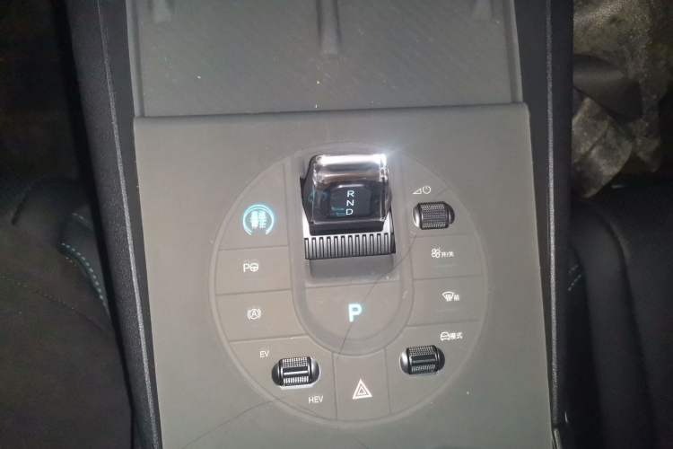 Used BYD Seal 06 New Energy 2025 DM-i Smart Drive 80KM Luxury Model Gear Lever