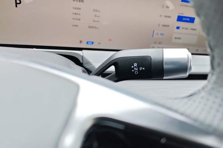 Used Geely Galaxy E8 2024 665 km Range Rear-Drive Starship Long-Range Version
