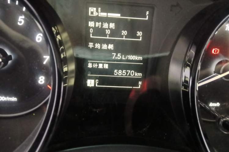 Used Wuling Hongguang PLUS 2020 1.5L Manual Comfort 7-Seater Odometer Close Up
