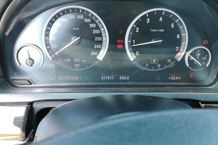 Used BMW 7 Series 2011 730Li Elegant Model Odometer Close Up