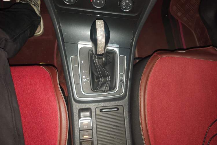 Used Volkswagen Golf 2016 1.6L Automatic Comfort Model Gear Lever