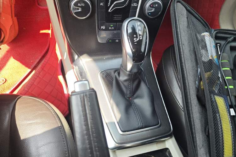 Used Volvo V40 2013 2.0T Zhiya Edition