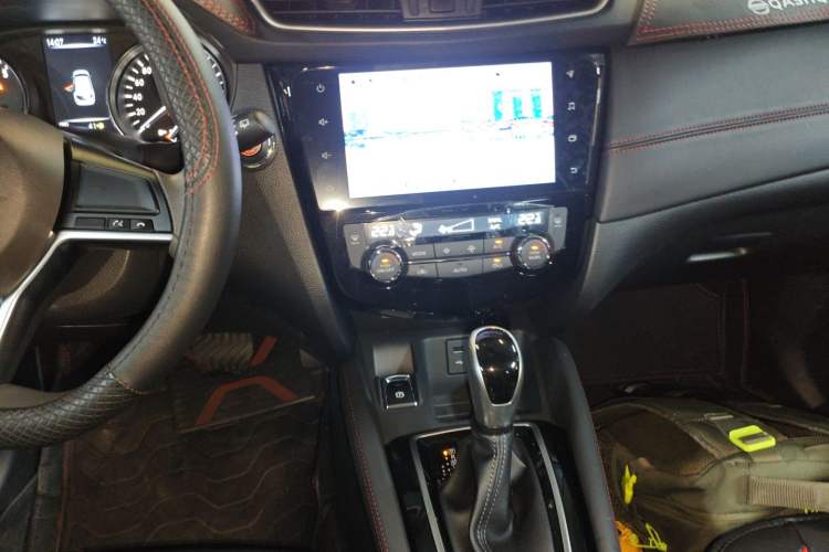 Used Nissan Qashqai 2023 Classic 2.0L CVT XV Comfort Edition Audio And AC Panel