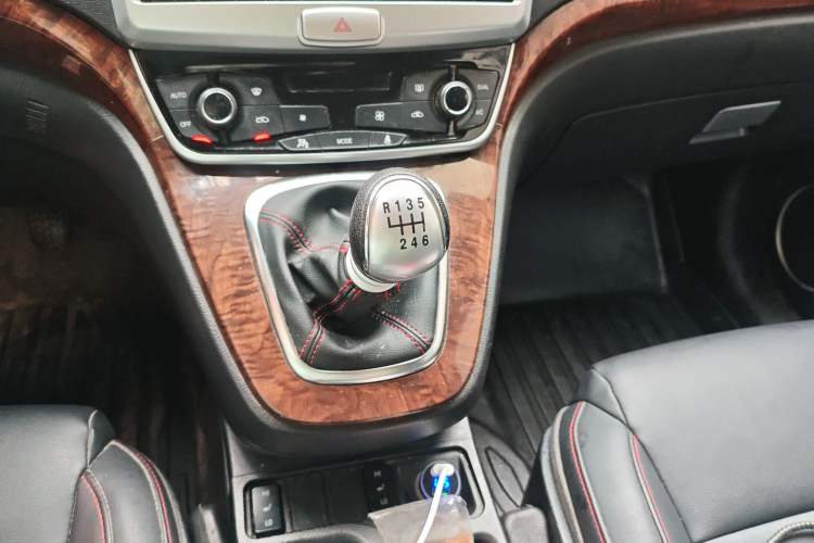 Used Haval H6 2015 Revised Version Sport Edition 1.5T Manual Transmission Two-Wheel Drive Elite Grade Gear Lever
