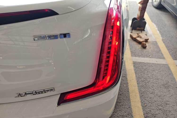 Used Cadillac XTS 2018 28T Tech Edition Right Rear Taillight