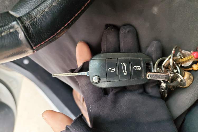 Used Citroen Elysee 2015 Zhishang Edition 1.6L Manual Fashion Model