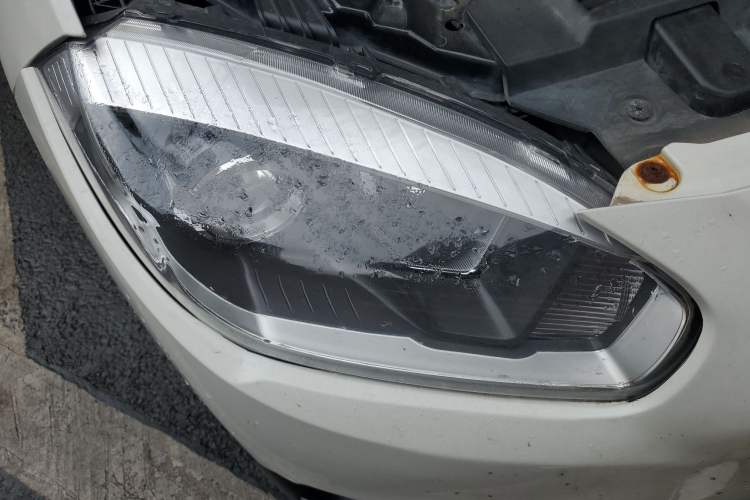 Used Brilliance V5 2016 1.5T Automatic Two-Wheel Drive Smart Version Right Front Headlight