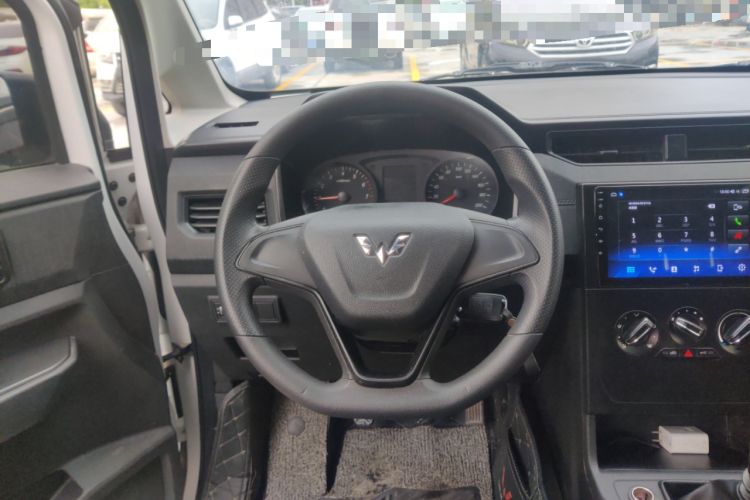 Used Wuling Hongguang PLUS 2019 1.5T Manual Standard Edition 5 Seats Steering Wheel