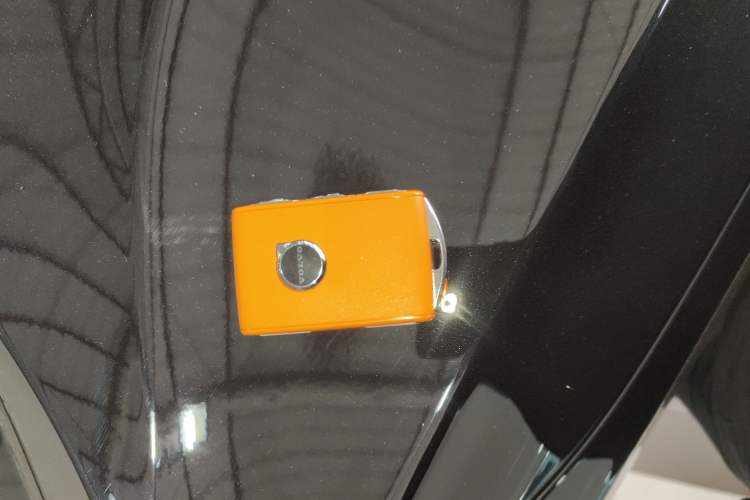 Used Volvo S90 New Energy 2025 Plug-in Hybrid Four-Wheel Drive Long-Range Zhiyi Luxury Edition
