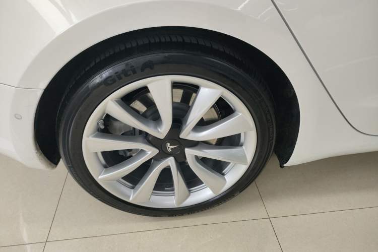 Used Tesla Model 3 2019 Long-Range Rear-Wheel-Drive Version
