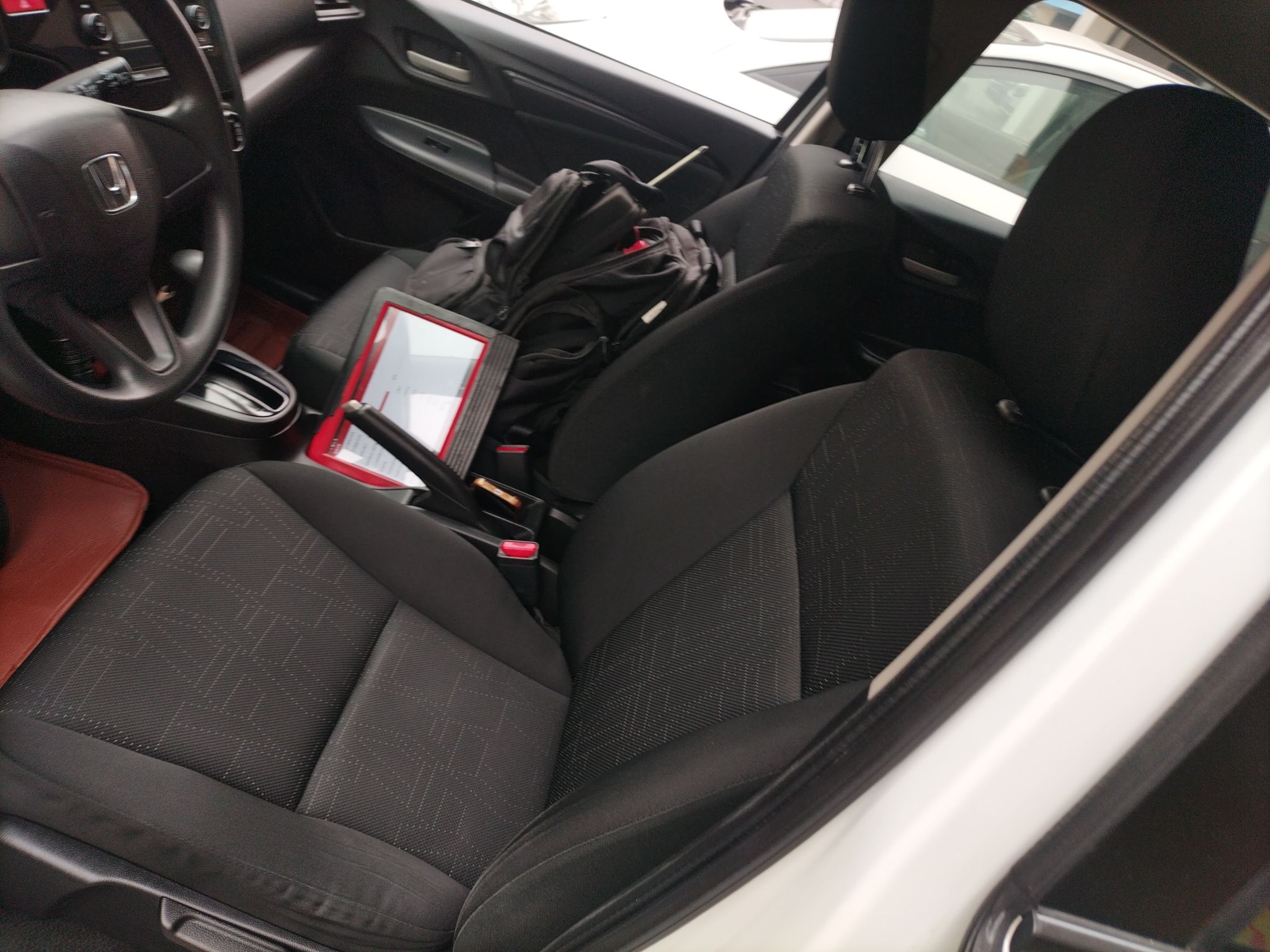 Переднее сиденье в автомобиле