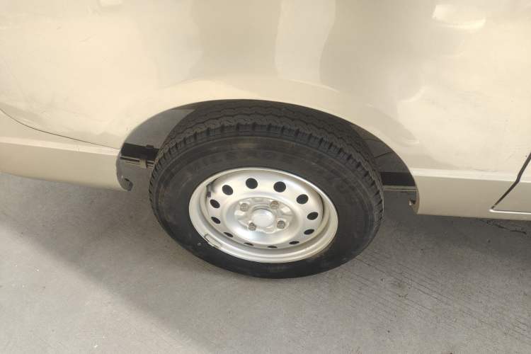 Used Wuling Rongguang 2015 1.2L S Base Model CNG Right Rear Wheel Hub