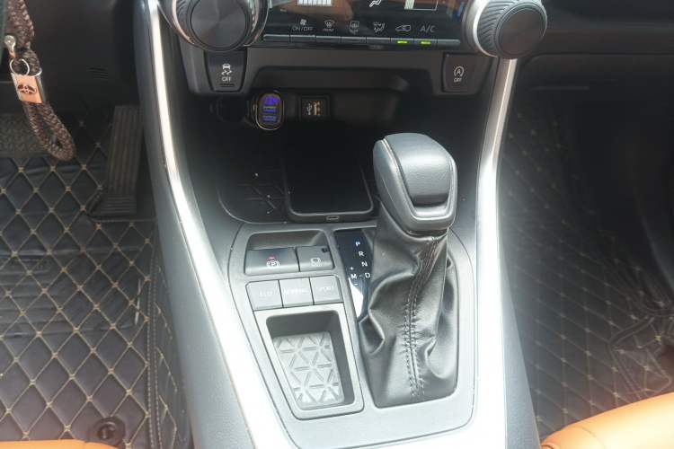 Used Toyota Wildlander 2023 2.0L CVT Two-Wheel Drive Leading Edition Gear Lever